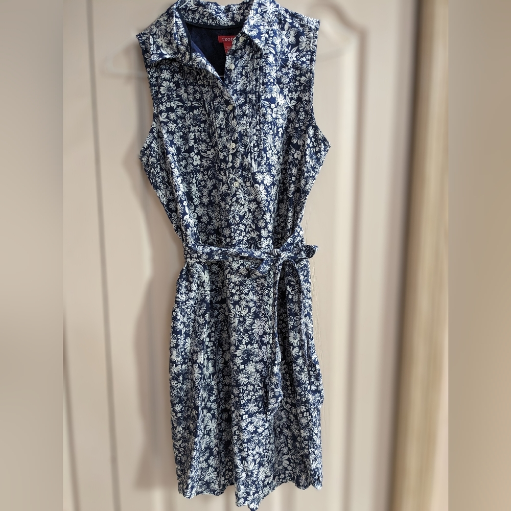 Izod medium sleeveless shirtwaist dress navy and white floral print